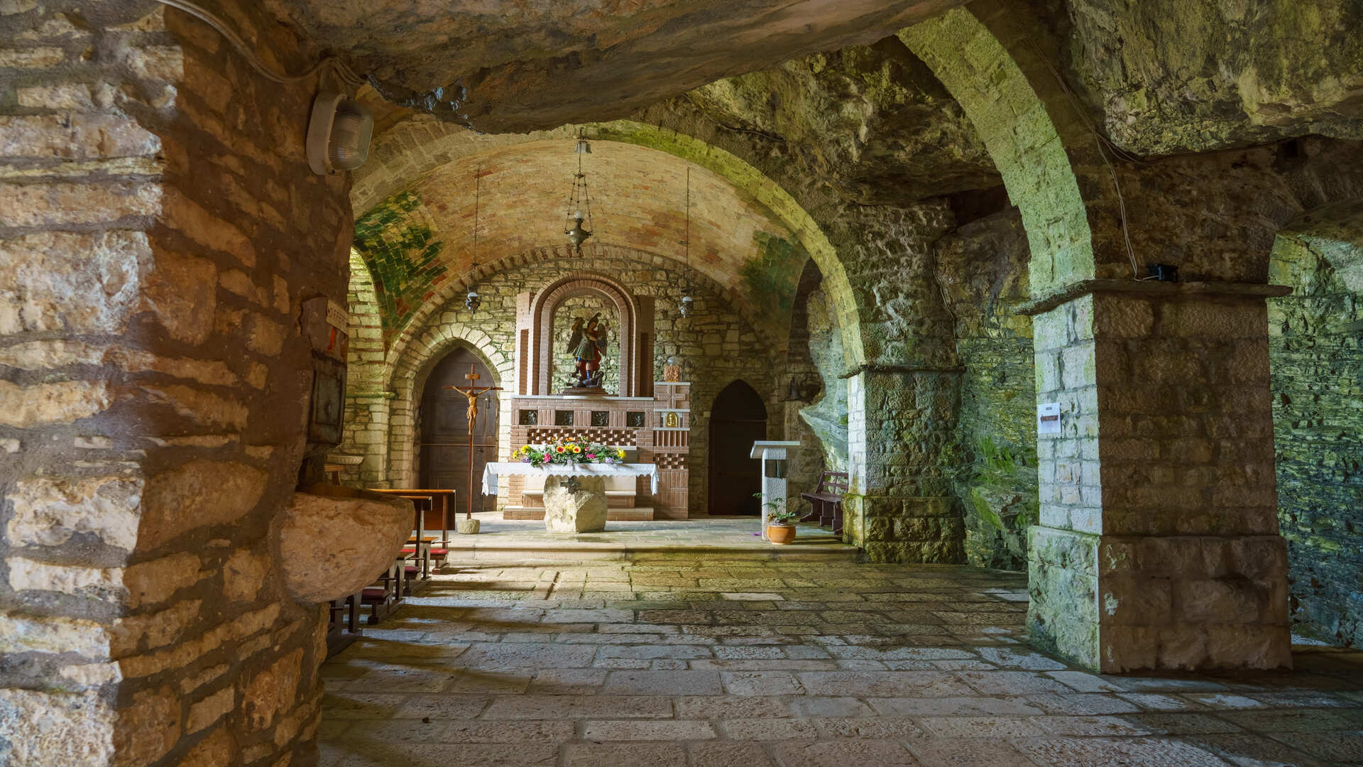 Grotta di San Michele a Sant'Angelo in Grotte